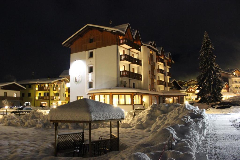 Hotel Rosa Alpina Andalo Eksteriør billede